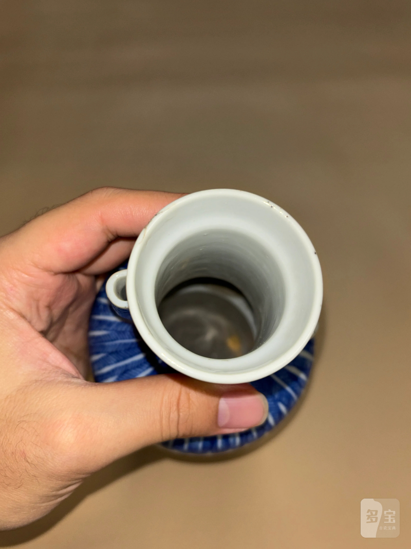 民国 青花缠枝花卉纹双耳瓶 - 图6